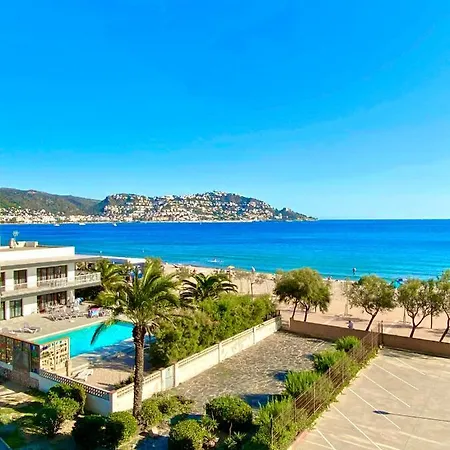 Studio Roses Beach Apartment