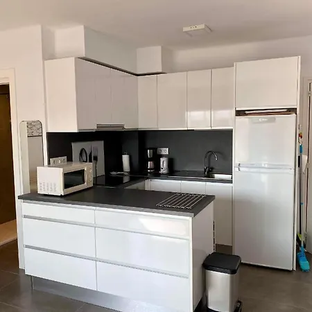 Studio Roses Beach Apartment *