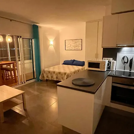 Studio Roses Beach Apartment *