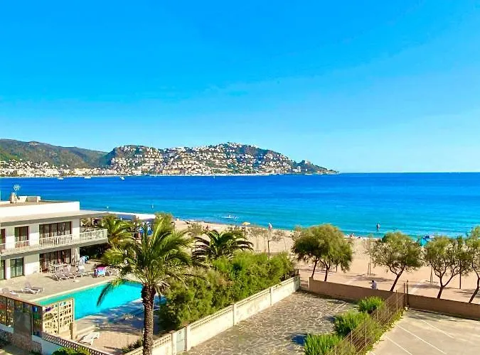 Studio Roses Beach Apartment