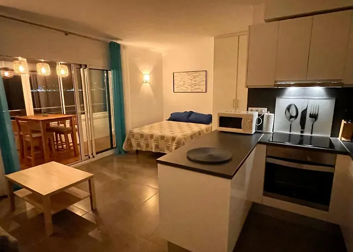 Studio Roses Beach Apartment *
